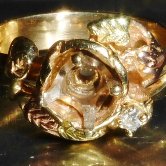 Vtg Custom 14k Black Hills Gold Semi-Mount Ring 5.84 grams Tri-color sz 7 - Picture 4 of 12